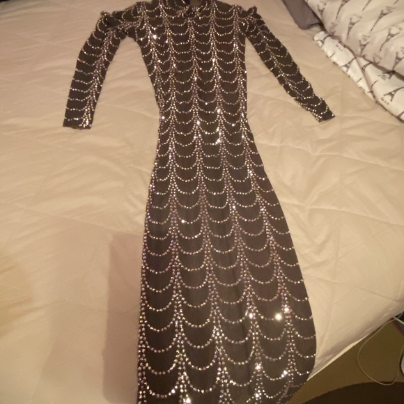 Elegant Black Dress - Picture 6 of 8